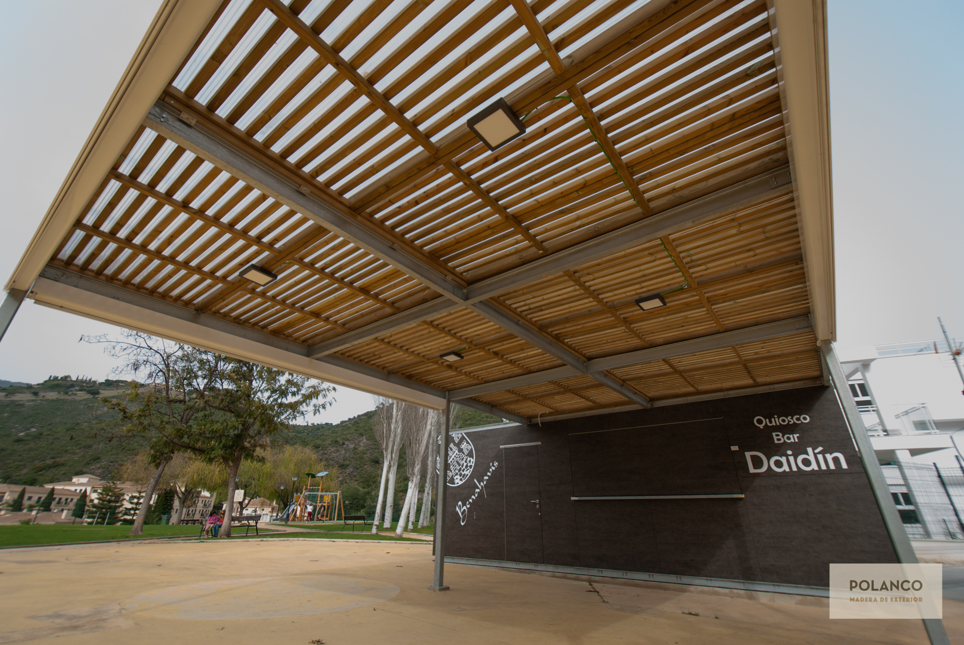 Al servicio de la restauración. Quiosco con pérgola en Benahavis